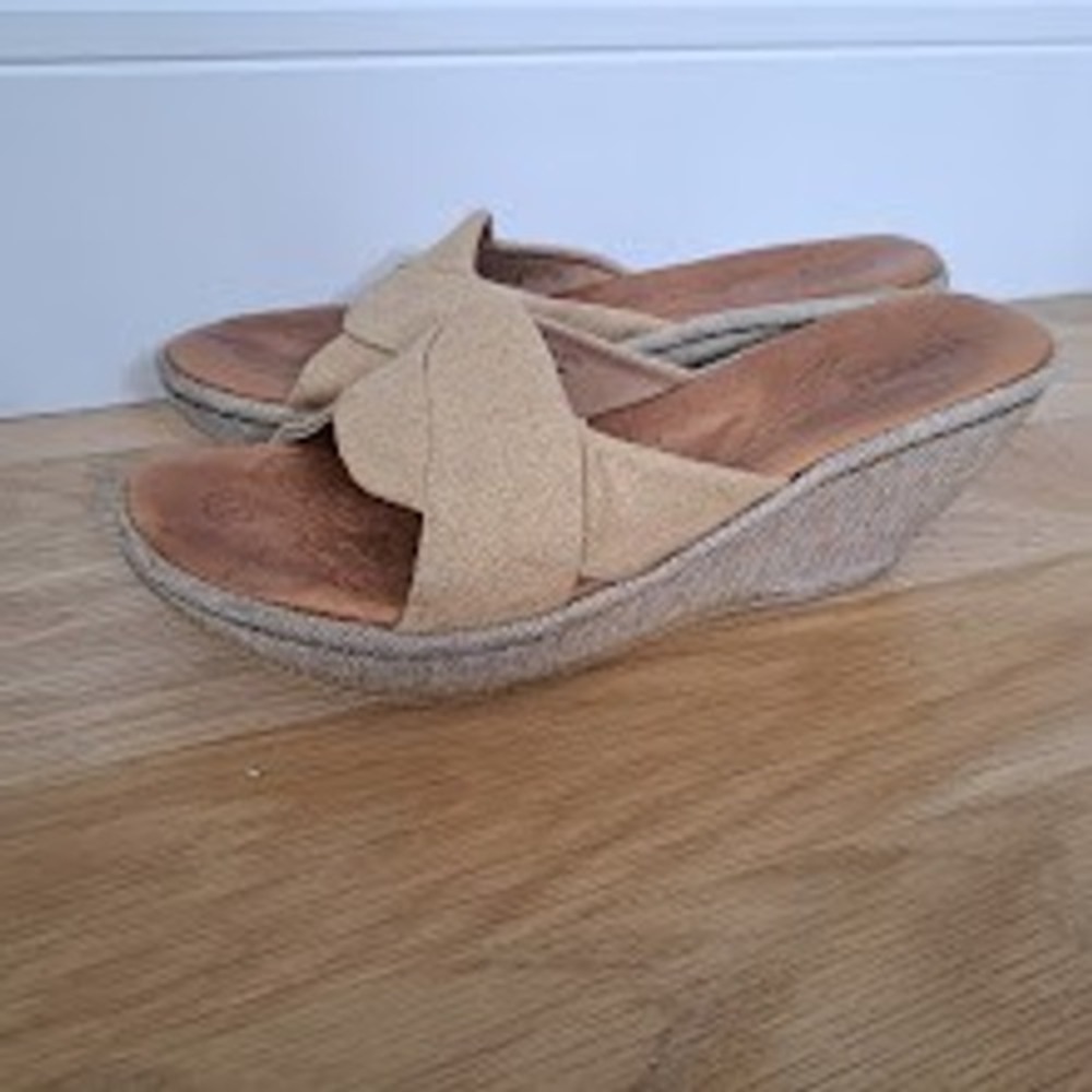 Born Women Tan Fabric Crossover Wedge Sandals‎ Slides W81071 Size 8/39